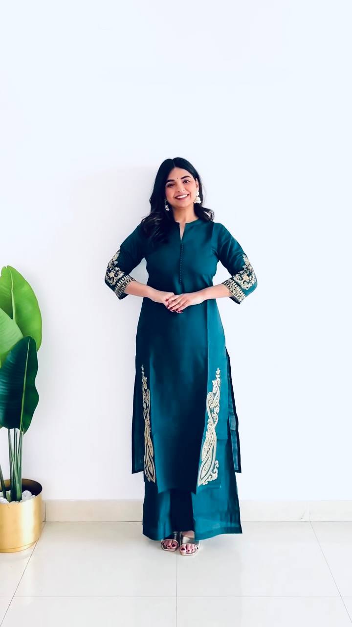 Tisya Teal Tones Of Tradition Heavy Roman Silk Suit